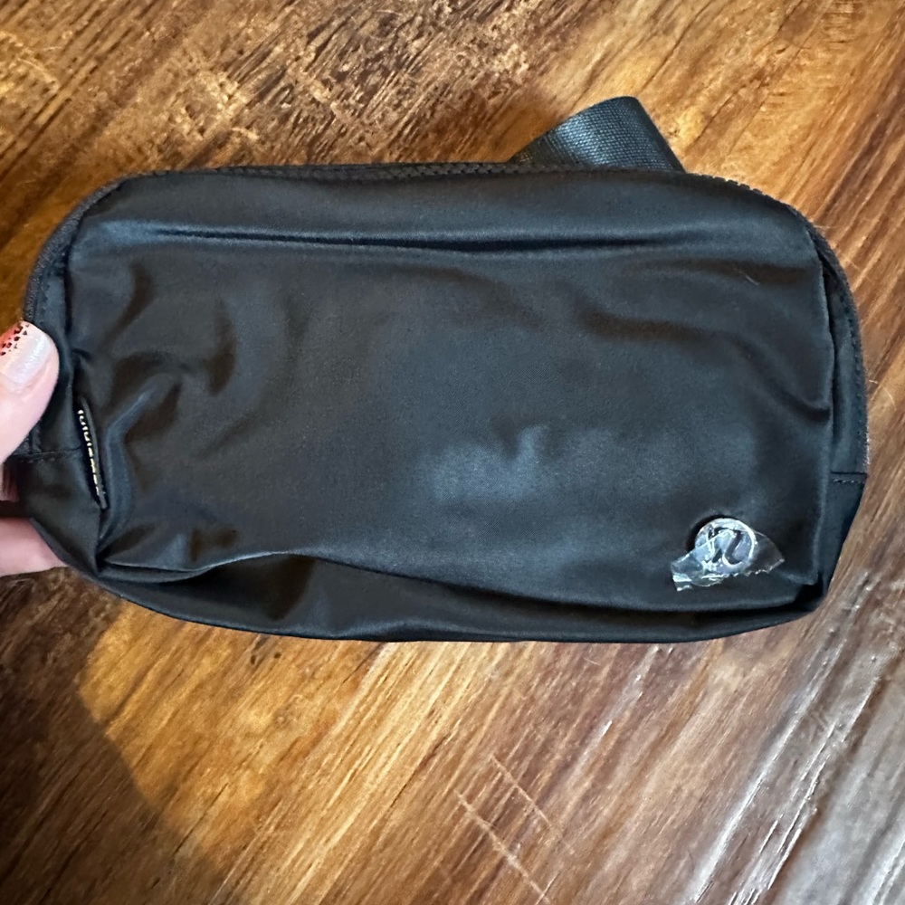 Lululemon everywhere belt bag